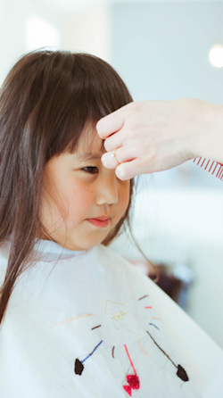 カット中のお子様